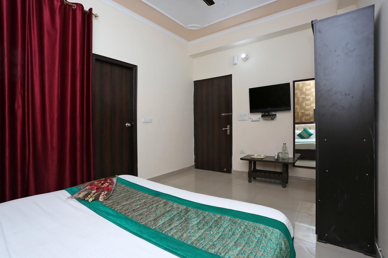 Hotel Avalon New Delhi Exteriör bild