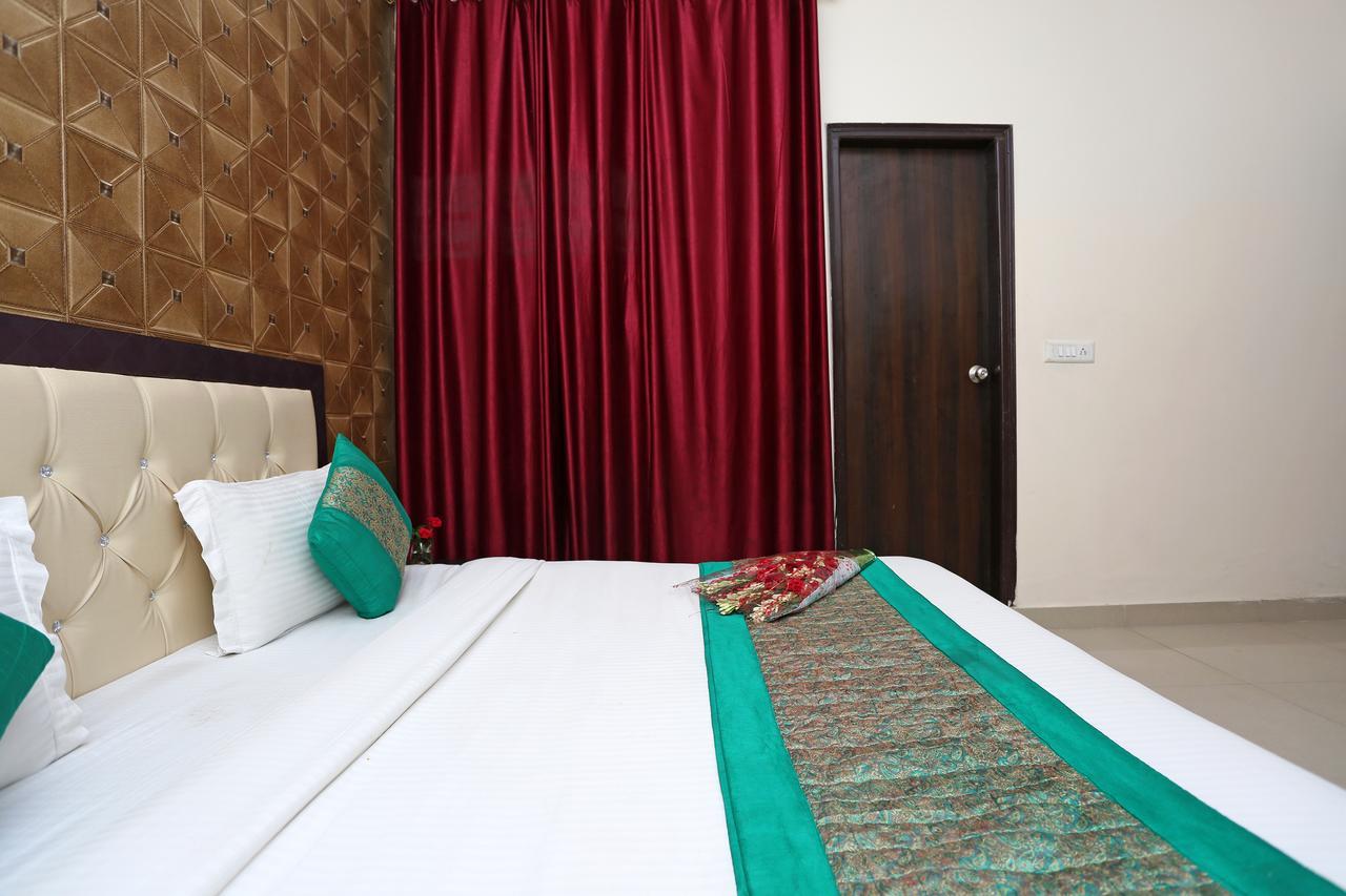 Hotel Avalon New Delhi Exteriör bild